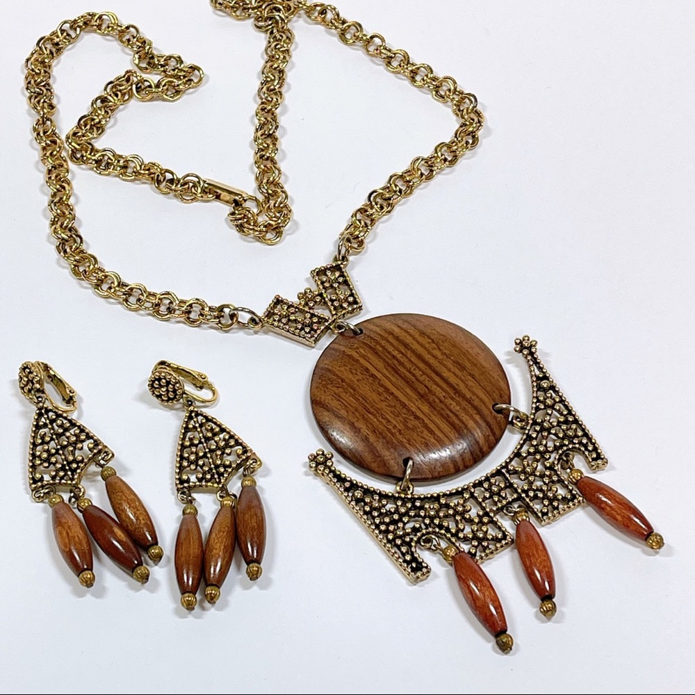 Vintage Goldtone & Wood Celebrity Mid-Century Medallion Necklace Earrings Set